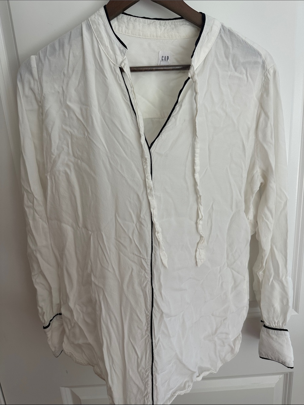 GAP White Lightweight pop over Shirt with Black Contrast Trim